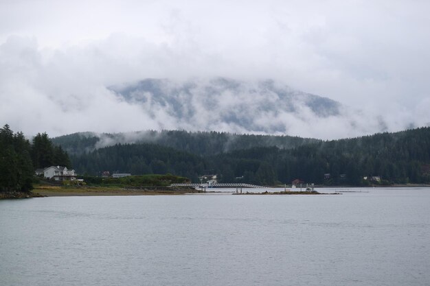 Sceniczny widok gór na tle nieba