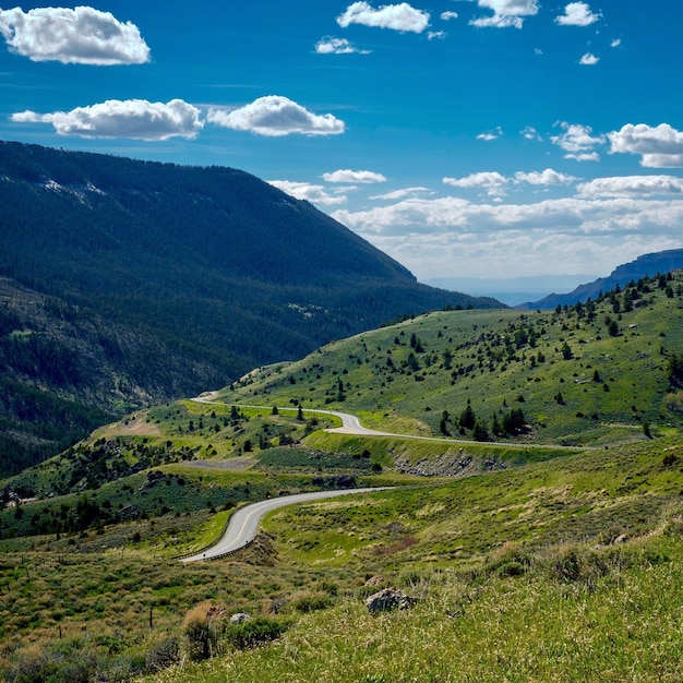 Zdjęcie sceniczny widok gór na tle nieba