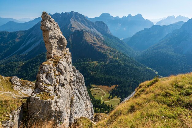 Sceniczny widok gór na tle nieba