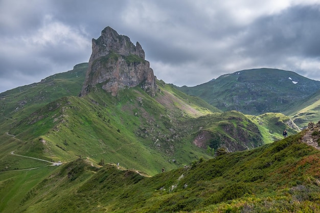 Zdjęcie sceniczny widok gór na tle nieba