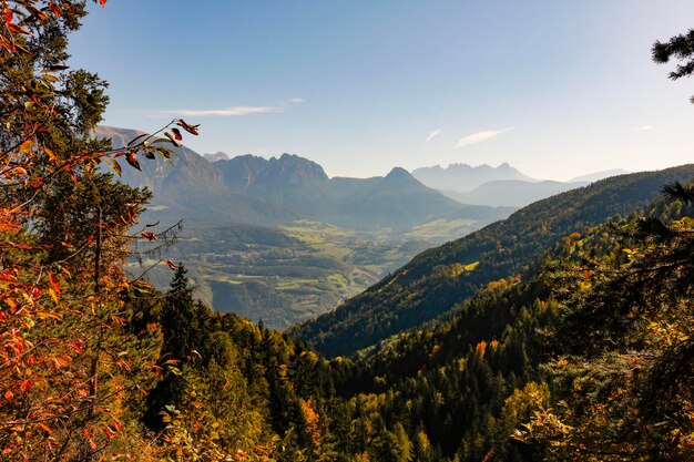 Zdjęcie sceniczny widok gór na tle nieba