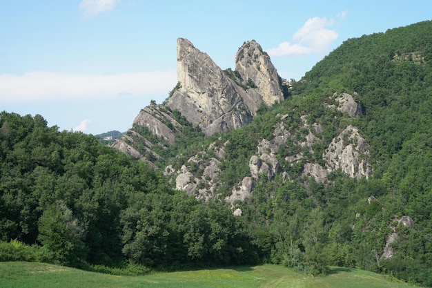 Sceniczny widok gór na tle nieba