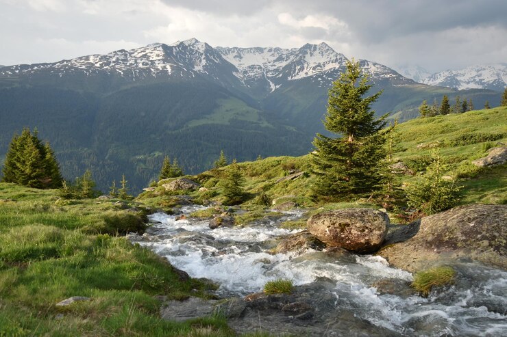 Zdjęcie sceniczny widok gór na tle nieba