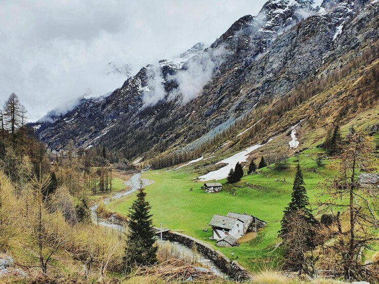 Zdjęcie sceniczny widok gór na tle nieba