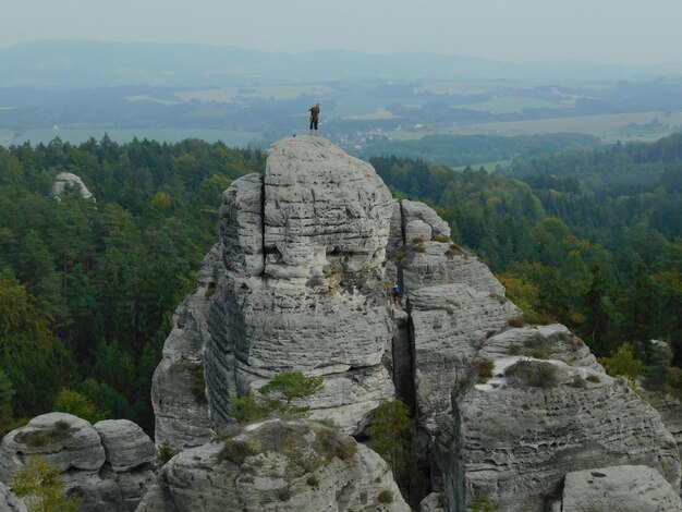 Zdjęcie sceniczny widok gór na tle nieba