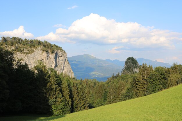 Zdjęcie sceniczny widok gór na tle nieba