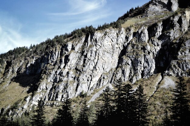 Zdjęcie sceniczny widok gór na tle nieba