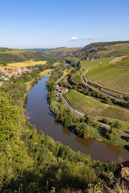 Zdjęcie sceniczny widok lądu na tle nieba