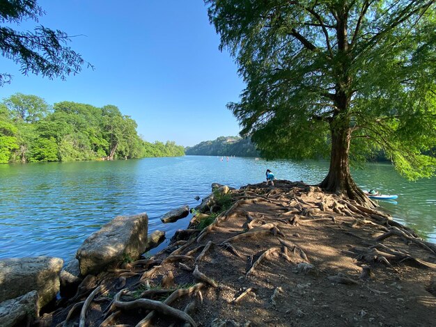 Zdjęcie sceniczny widok morza na tle nieba