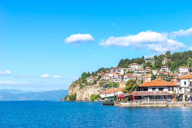 Sceniczny widok morza na tle nieba