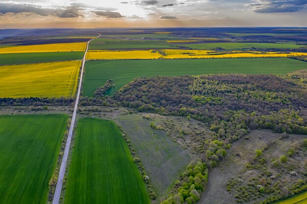 Zdjęcie sceniczny widok pola na tle nieba