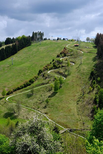 Zdjęcie sceniczny widok pola na tle nieba