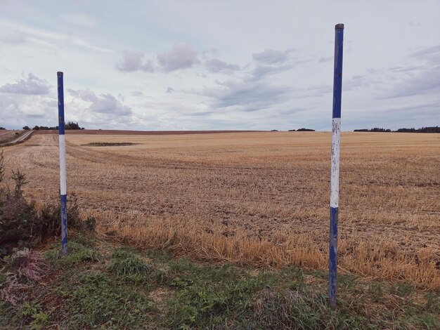 Zdjęcie sceniczny widok pola na tle nieba