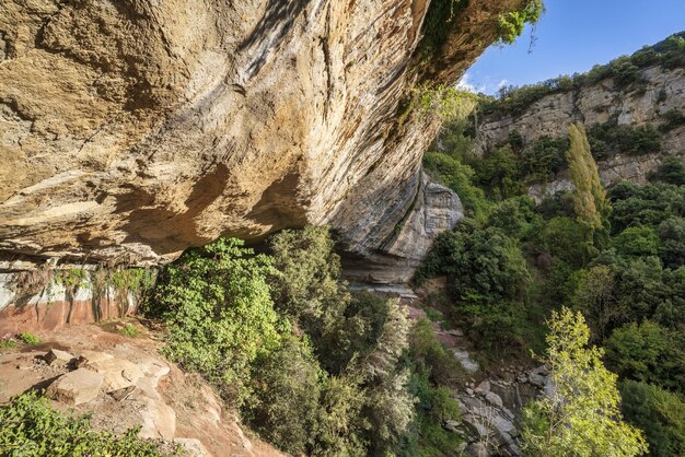 Zdjęcie sceniczny widok skalistych gór