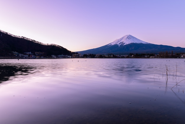 Sceniczny wschód słońca Fujisan przy rankiem