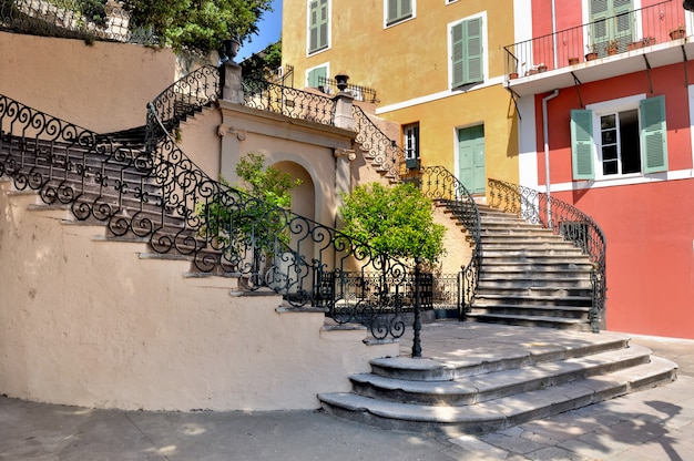 Schody na placu bastii na Korsyce