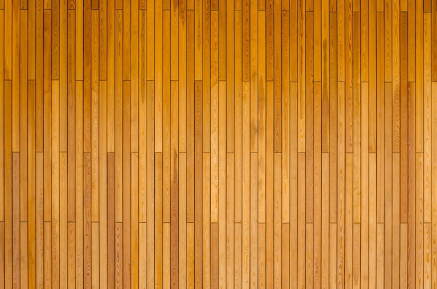 Ściana wykonana z cienkich drewnianych listew.