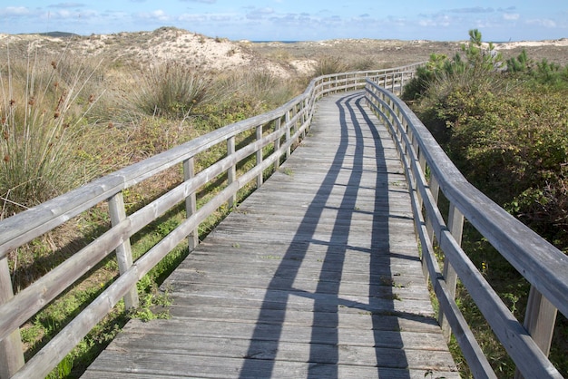 Ścieżka na plaży Valdovino, Galicja, Hiszpania