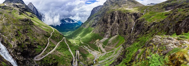 Ścieżka Panorama Troll Trollstigen lub Trollstigveien kręta górska droga w Norwegii.