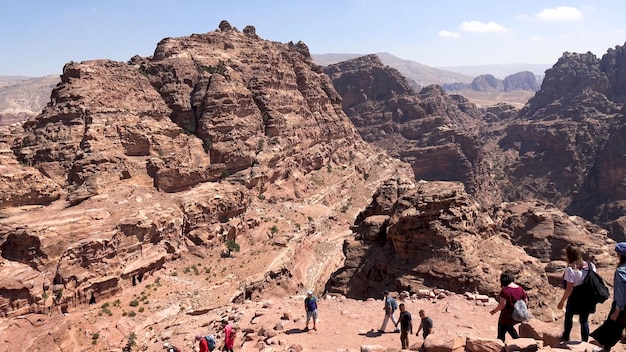 Ścieżką turystów do AdDair jest skalna świątynia Nabatejczyków