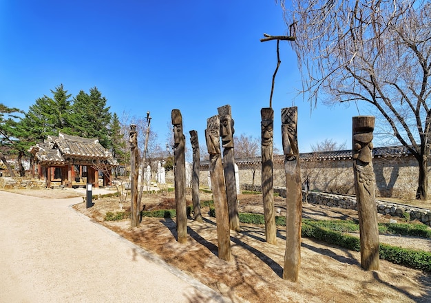 Ścieżka w pałacu Gyeongbokgung w Seulu, Korea Południowa