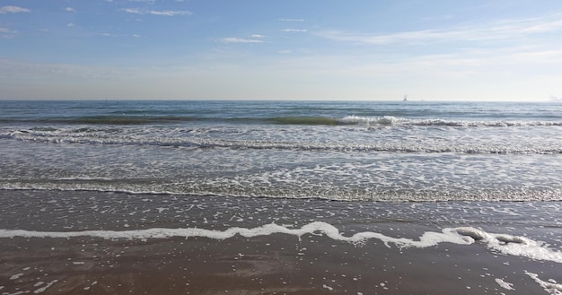 Seascape Fale morskie piękne chmury świeży chłodny wiatr