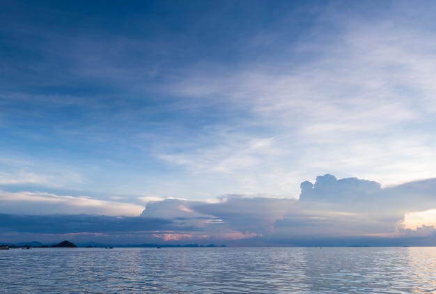 Seascape Jaskrawe Błękitne Denne Skay Białe Chmury