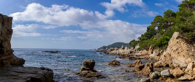 Seascape kurortu Costa Brava w pobliżu miasta Lloret de Mar w Hiszpanii