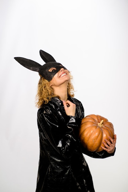 Seksowna Blondynka W Czarnej Masce Królika Z Dynią Seksowna Modelka W Easter Bunny Black Rabbit