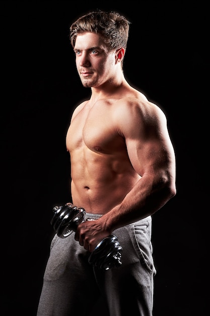 Zdjęcie seksowny fitness mięśni człowieka