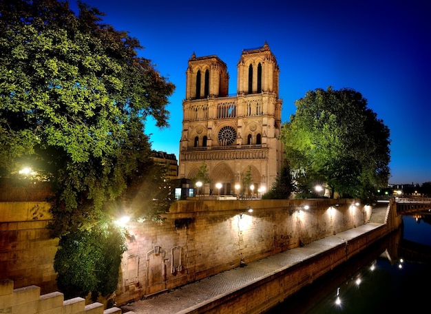 Sekwana i Notre Dame de Paris, Paryż, Francja