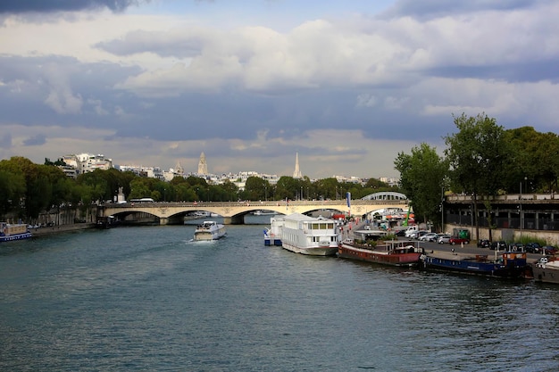 Sekwana i Pont d'Iéna (Most Jena) w Paryżu we Francji