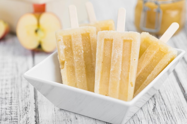 Selektywne skupienie Apple Popsicles