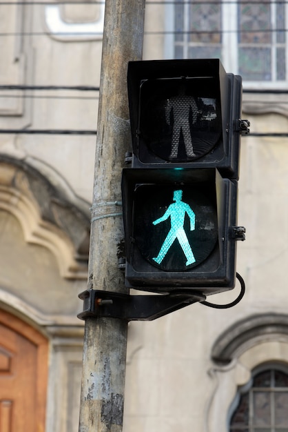 Zdjęcie semafor na zielono dla pieszych