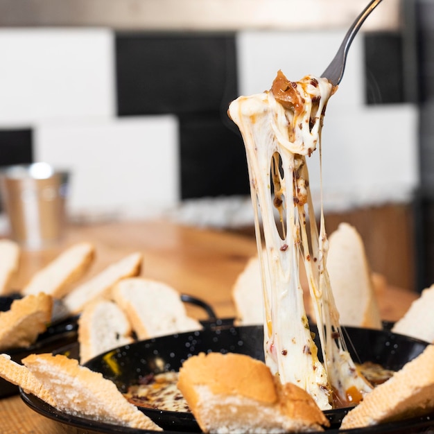 Ser provolone z chlebem