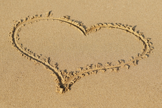 Serce w piasku. Tło plaża Widok z góry