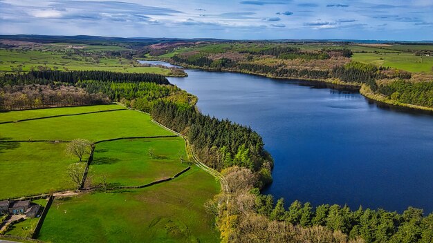 Zdjęcie serene lake aerial view in north yorkshire