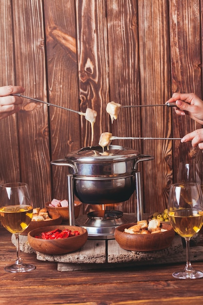 Serowe fondue