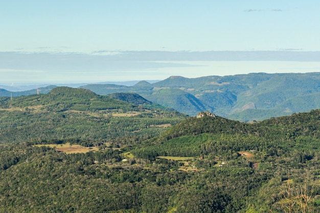 Serra gaucha w wiejskim rejonie Gramado w stanie Rio Grande do Sul w Brazylii, 9 sierpnia 2008 r.