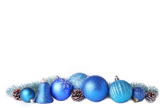 Set błękitne Bożenarodzeniowe piłki z wystrojem odizolowywającym na bielu