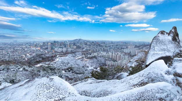 Seul W Zimie Ze śniegiem I Seoul Tower W Korei Południowej