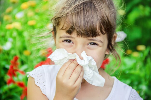 Sezonowa Alergia U Dziecka. Katar. Selektywna Ostrość. Natura.