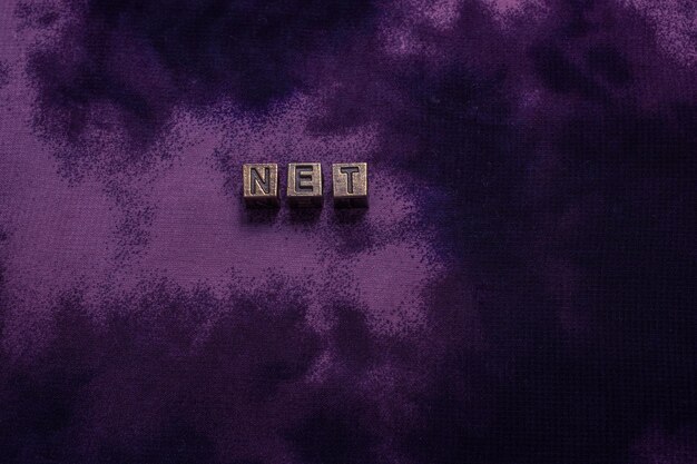 Sformułowanie Netto Z Metalowymi Literami Jako Koncepcja Netto I Biznesowa