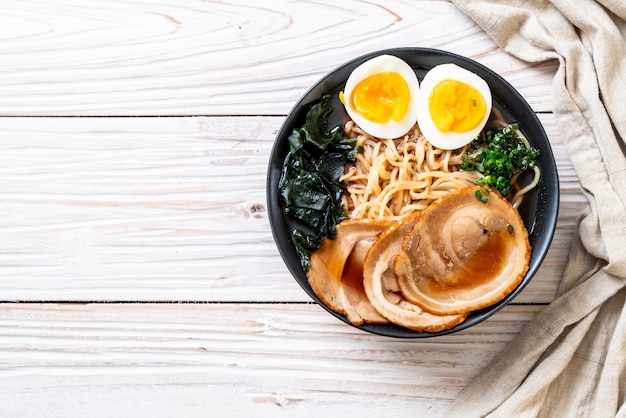 Shoyu Ramen Makaron Z Wieprzowiną I Jajkiem