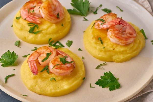 Shrimp & Polenta - Danie Bezglutenowe Fodmap Dash, Widok Z Boku