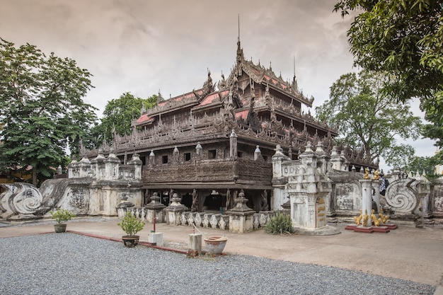 Shwenandaw Monaster Lub Złoty Pałac W Mandalay, Myanmar