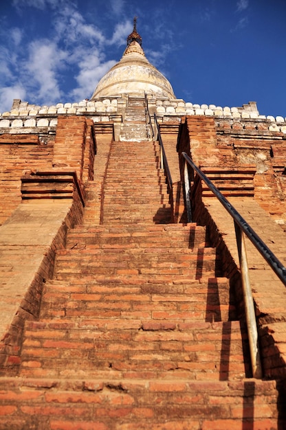 Shwesandaw Pagoda pyay świątynia chedi styl birmański dla Birmańczyków i zagranicznych podróżników podróżuje z szacunkiem modląc się kult buddy w Bagan lub Pagan Heritage starożytne miasto w regionie Mandalay Myanmar