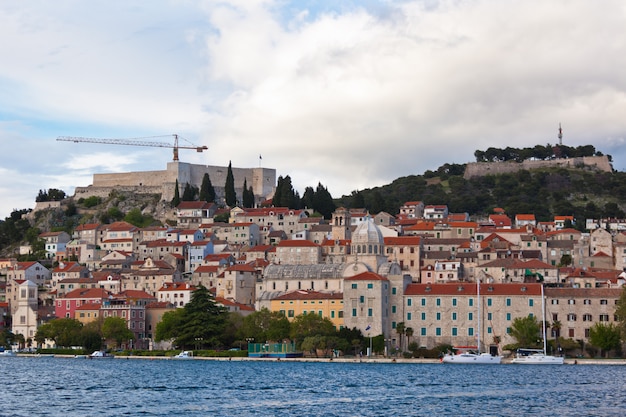 Sibenik, Chorwacja widok z morza