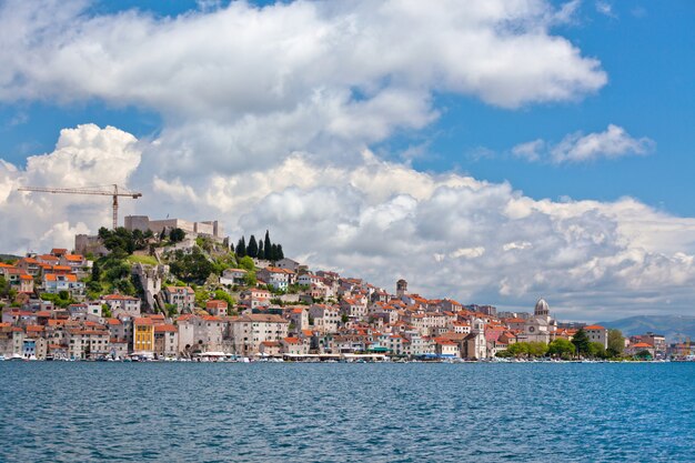 Sibenik, Chorwacja widok z morza