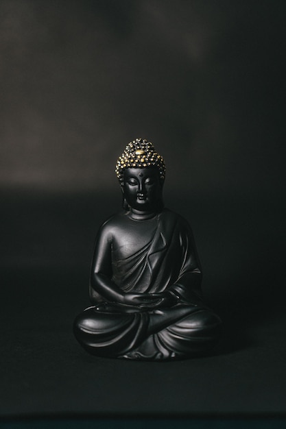 Zdjęcie siedzący budda buddyzm